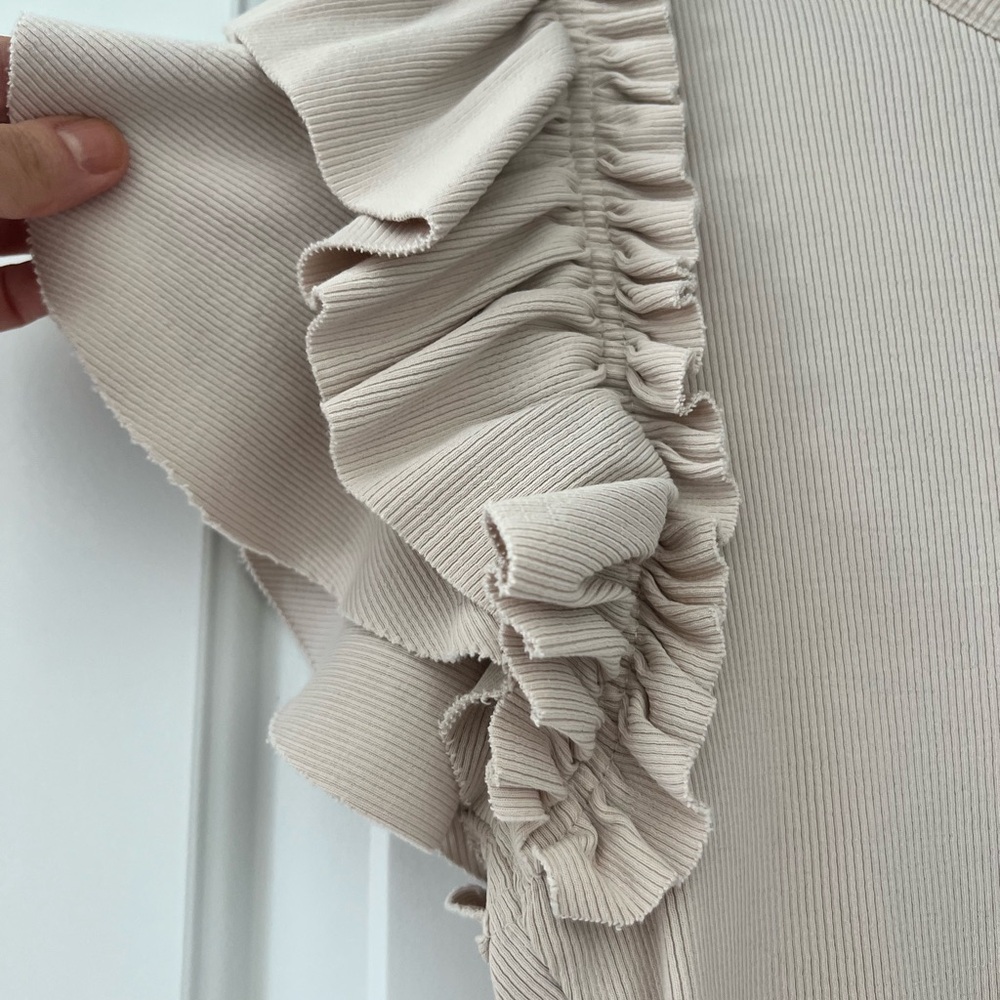 Express Cream Ruffle Sleeve Top - Picture 2 of 3